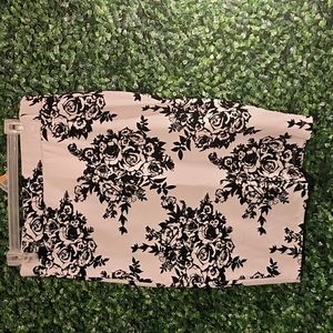 Black and White Rose🌹 Skirt